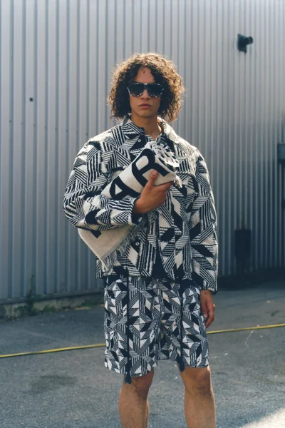 Look 18